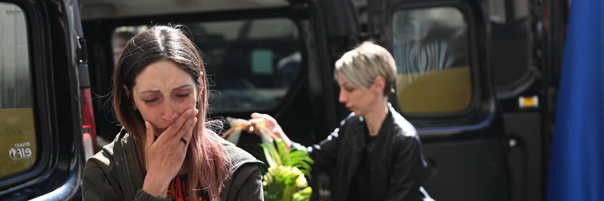 The wife of an Ukrainian soldier who fell during the fights against Russia cries