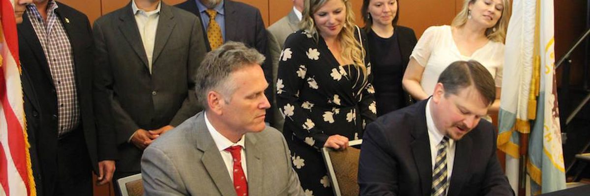 'Just Another Day in the Kleptocracy': Trump Interior Dept. Official Heads to Fossil Fuel Extraction Company in Apparent Sequel to Alaska Plunder Push