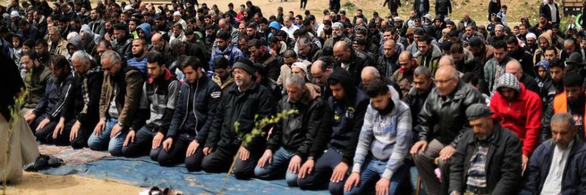 Israeli Forces Kill 17-Year-Old With Live Fire as 40,000 Palestinians Mark 'Great March of Return' Anniversary