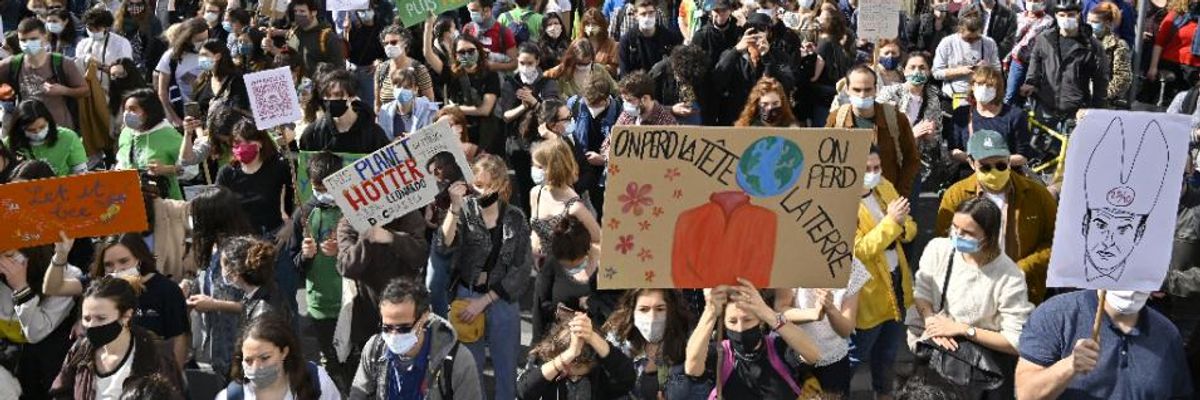 'Vraie Loi Climat!': Tens of Thousands March in France to Demand Much Stronger Climate Law