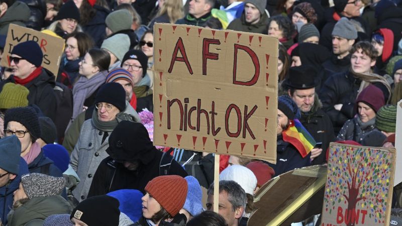 Thousands rally against far-right in Berlin