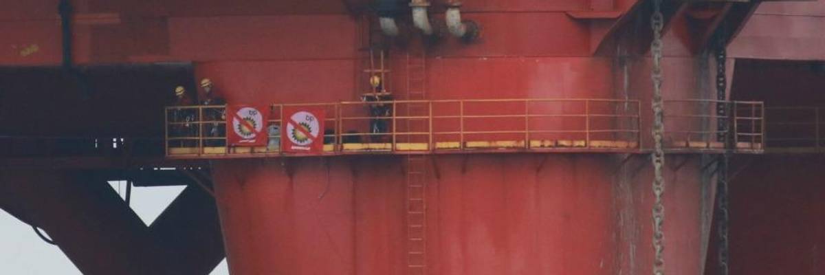 Greenpeace Campaigners Stop BP Rig Bound for North Sea, Stalling Fossil Fuel Giant's Plan to Extract 30 Million Barrels of Oil