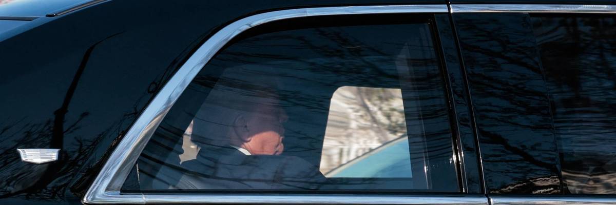 TOPSHOT-US-POLITICS-TRUMP-SCOTUS-CITIZENSHIP