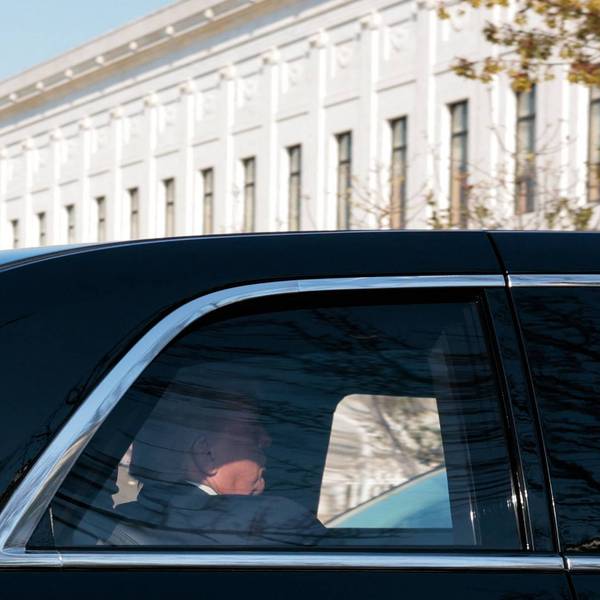 TOPSHOT-US-POLITICS-TRUMP-SCOTUS-CITIZENSHIP