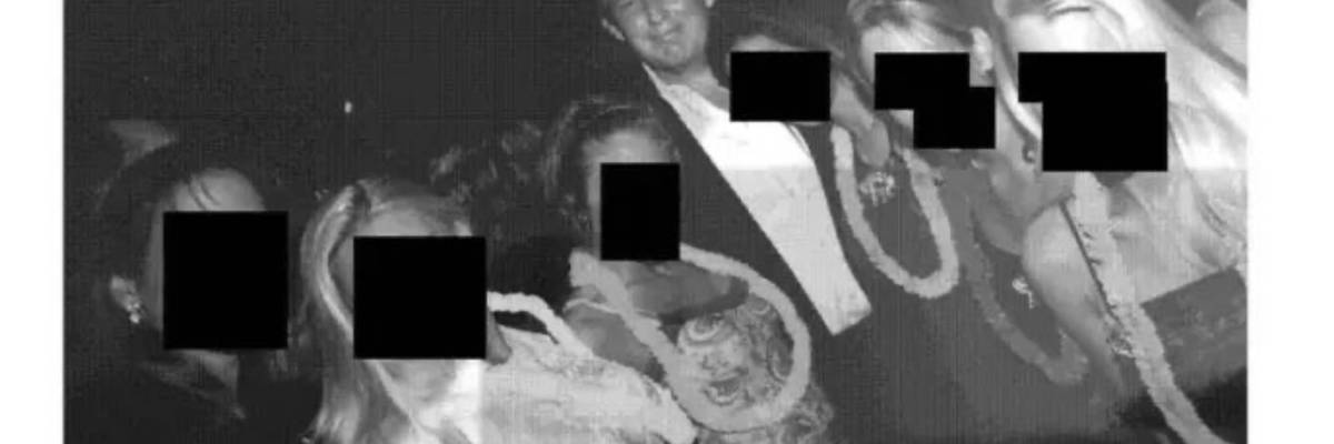 Trump and young beauty pageant contestants in Hawaii