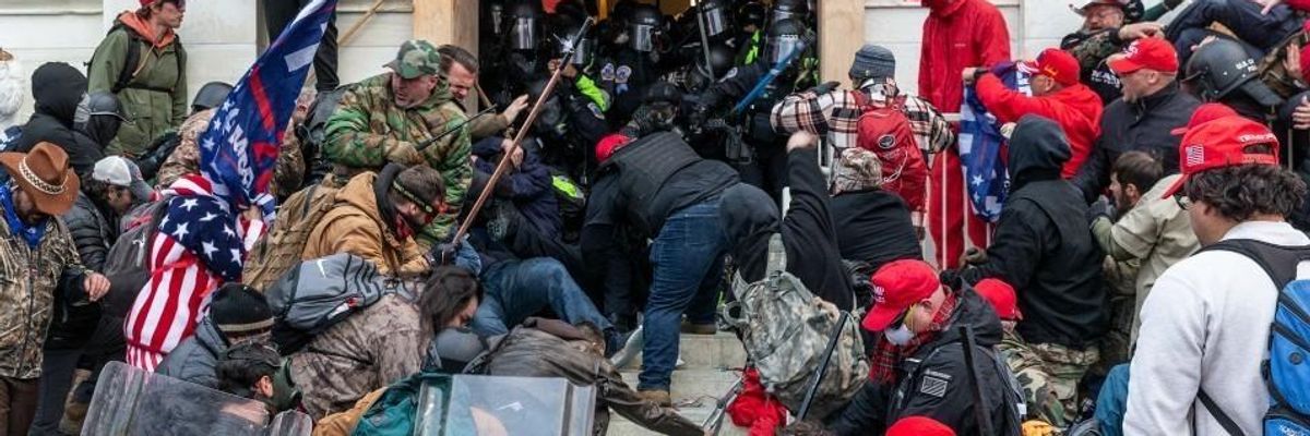 Analysis Finds Jan. 6 Insurrectionist Mob Was 'Hodgepodge' of Unaffiliated Right-Wing Extremists