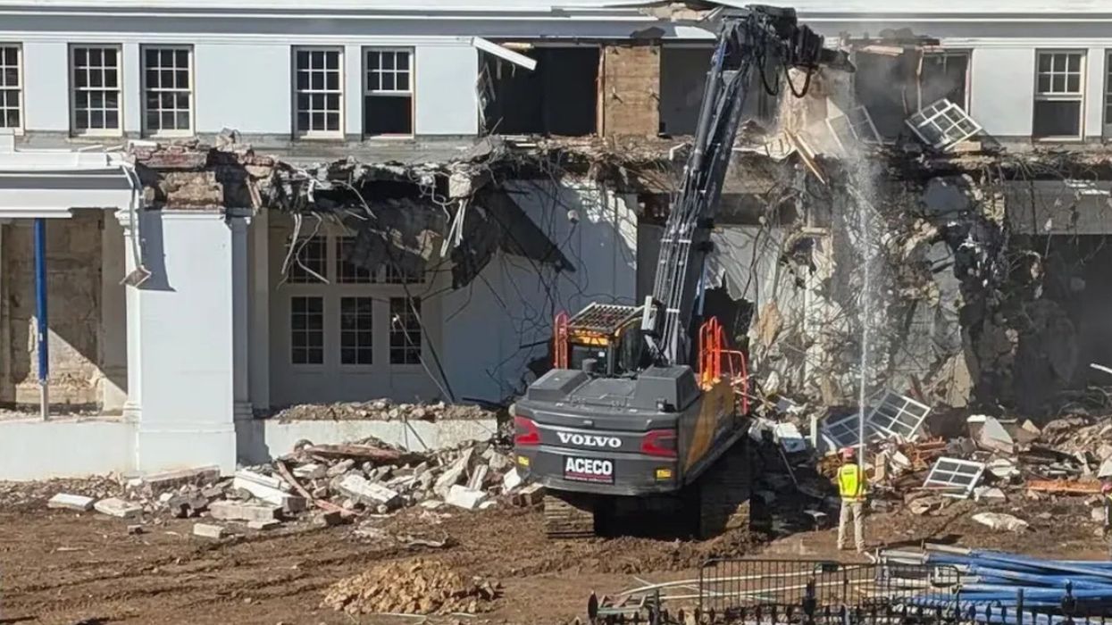 Trump's demolition of the East Wing of the White House has begun
