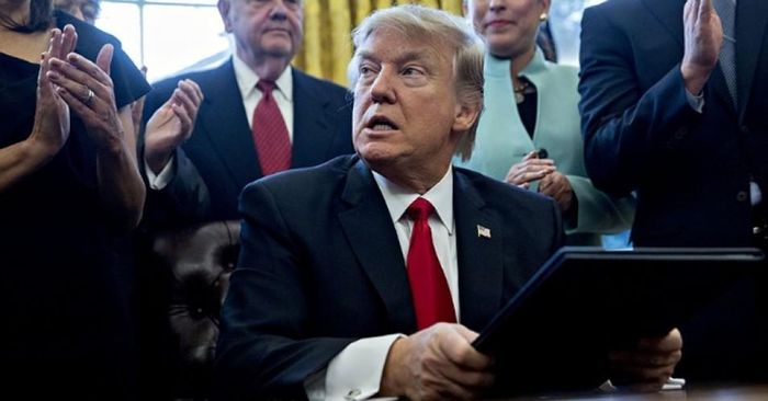 Trump's executive order--which largely flew under the radar of national news coverage--makes official his announcement earlier this year that he would cancel a scheduled 2.1 percent pay raise for millions of non-military federal workers. (Photo: Getty Images)