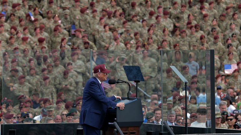 Trump speaks to U.S. troops at Fort Bragg.
