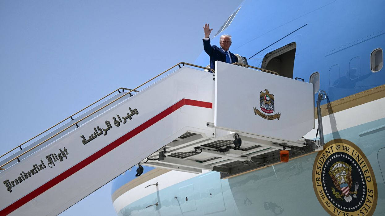 Trump waves goodbye to the UAE from Air Force One.