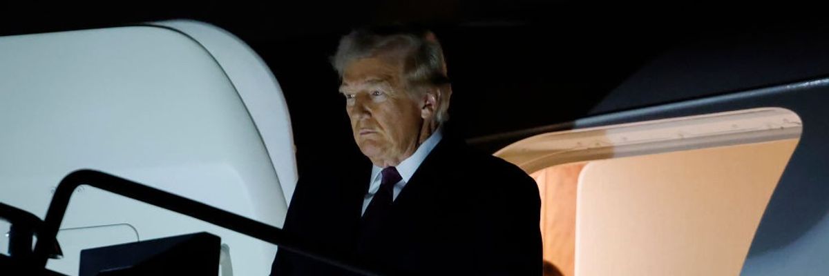 Trumps arrive at Dulles