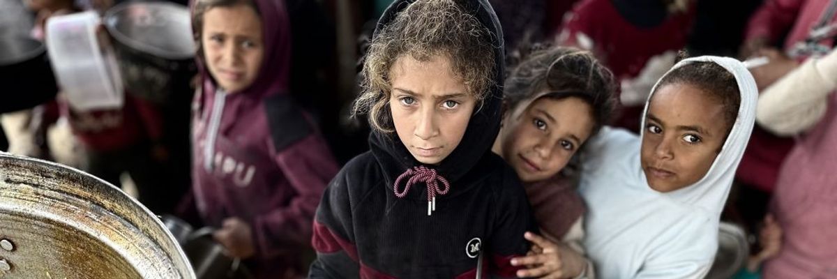 Turkish Red Crescent provides food aid in Khan Yunis