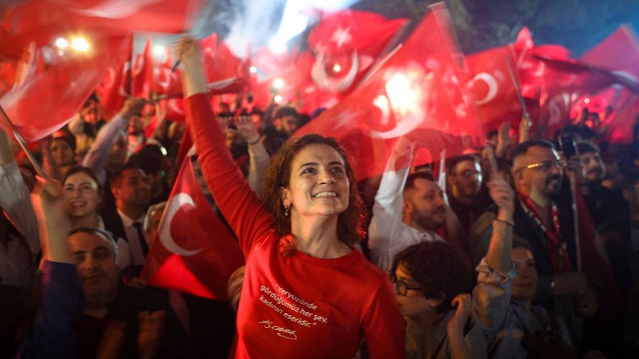 Turks cheer CHP victory