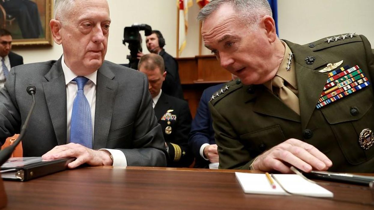 U.S. Defense Secretary James Mattis (L) and Chairman of the Joint Chiefs of Staff Gen. Joseph Dunford (Photo by Chip Somodevilla/Getty Images)