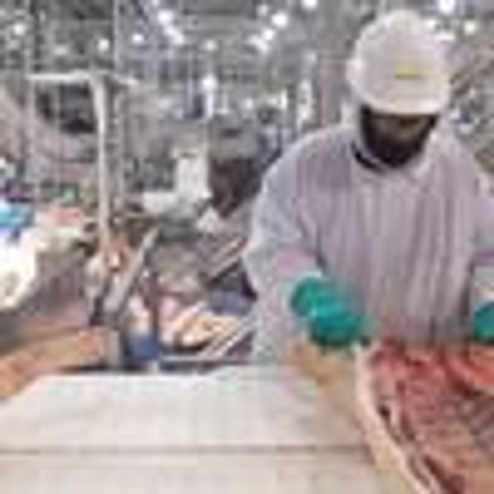 U.S. meatpacking workers process a pig carcass. (Photo: Government Accountability Office)