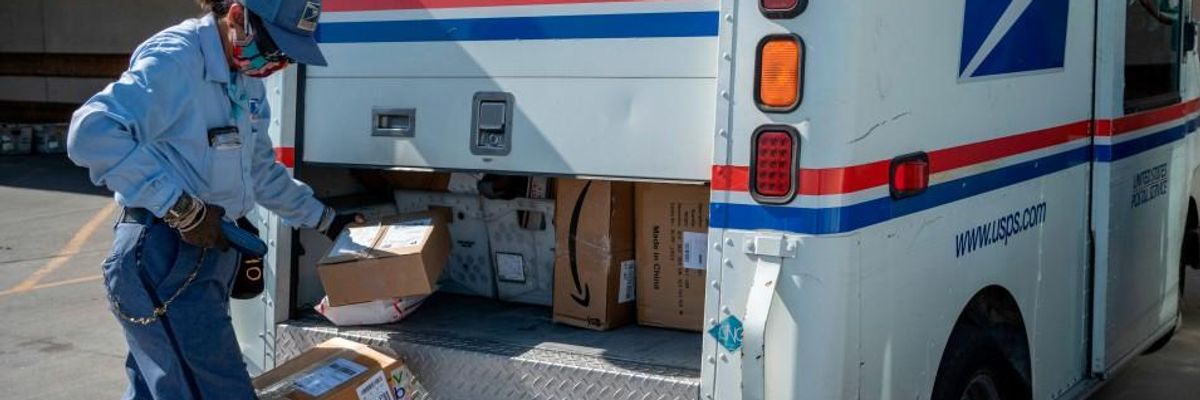 House Democrats Unveil Bill to Restore Mail Service to 'Pre-DeJoy Levels' and Require USPS to Treat All Ballots as First Class
