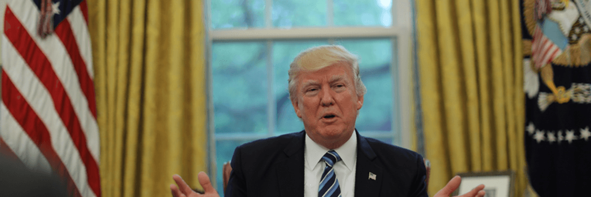 Networks Accused of 'Capitulating' to Deceitful President as #BoycottTrumpsAddress Surges