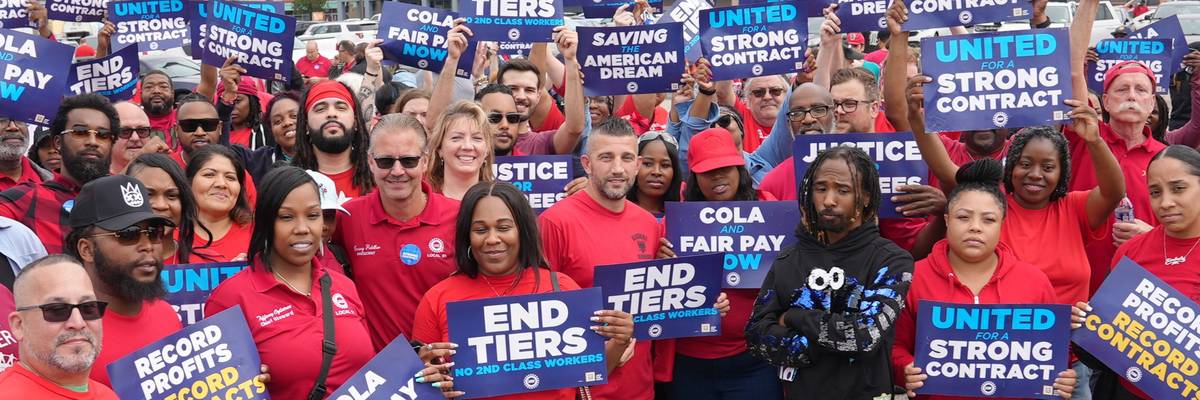 UAW members show support for a strong contract