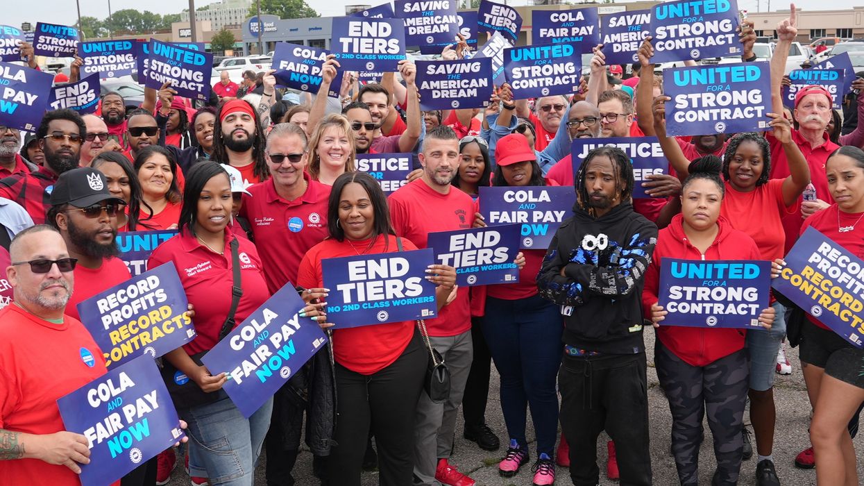 UAW members show support for a strong contract