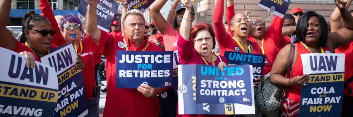 UAW striking autoworkers