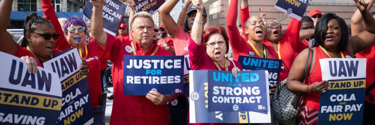 UAW striking autoworkers