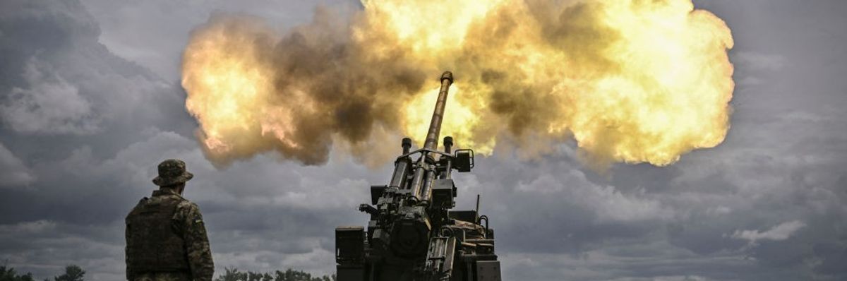 Ukraine soldiers fire 52-calibre gun towards Russian positions in June of 2022
