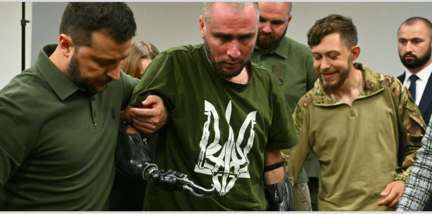 Ukrainian President Zelensky visits with wounded soldiers in the U.S. in 2023