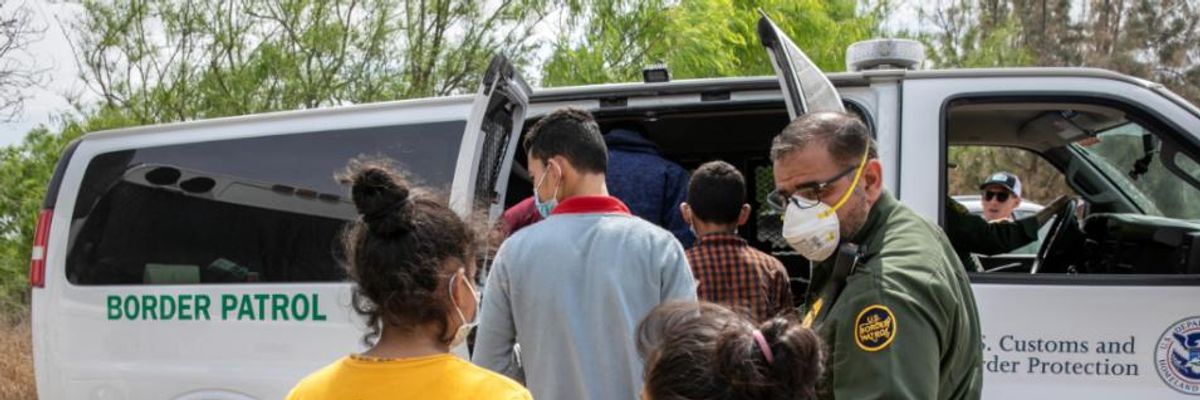 GOP's Border Stunt 'Nothing But a Divide and Distract Tactic' Say Immigrant Rights Advocates