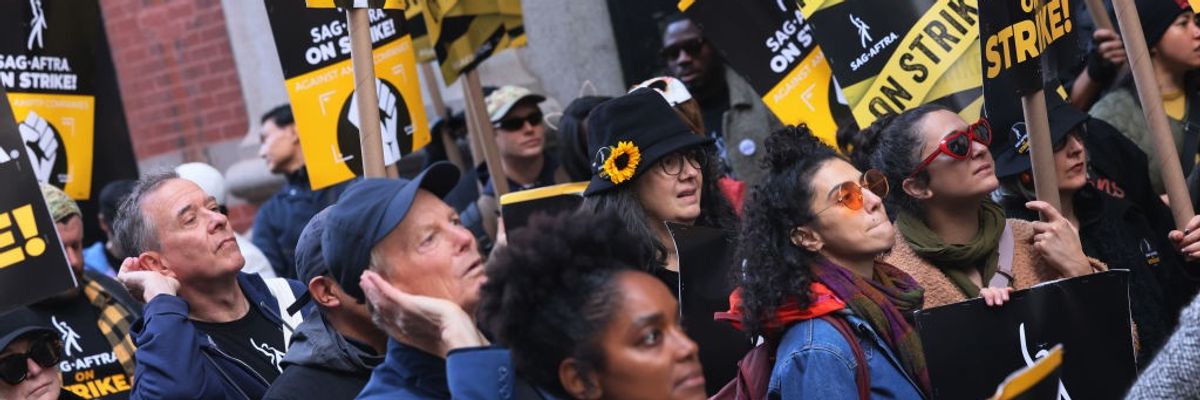 Union members picket