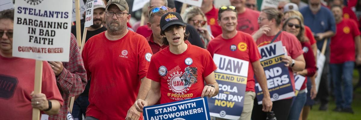 United Auto Workers members and supporters rally