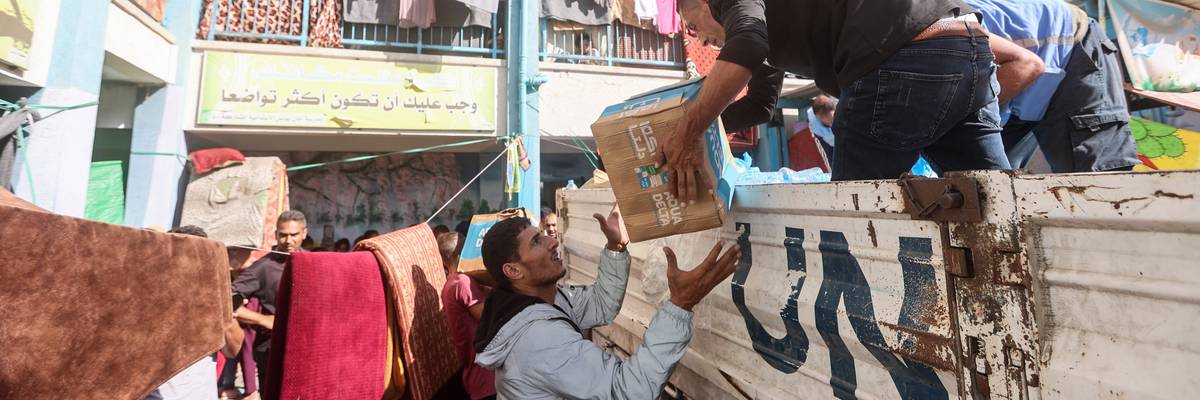 UNRWA workers distribute aid