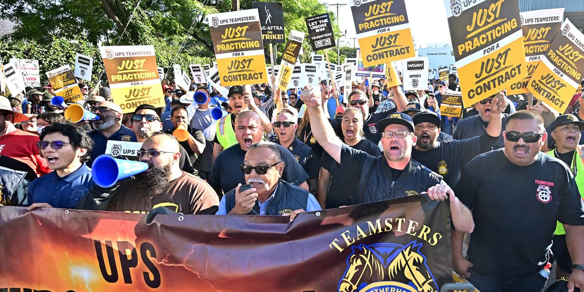 UPS Teamsters Overwhelmingly Approve 'Historic' New Contract, Averting