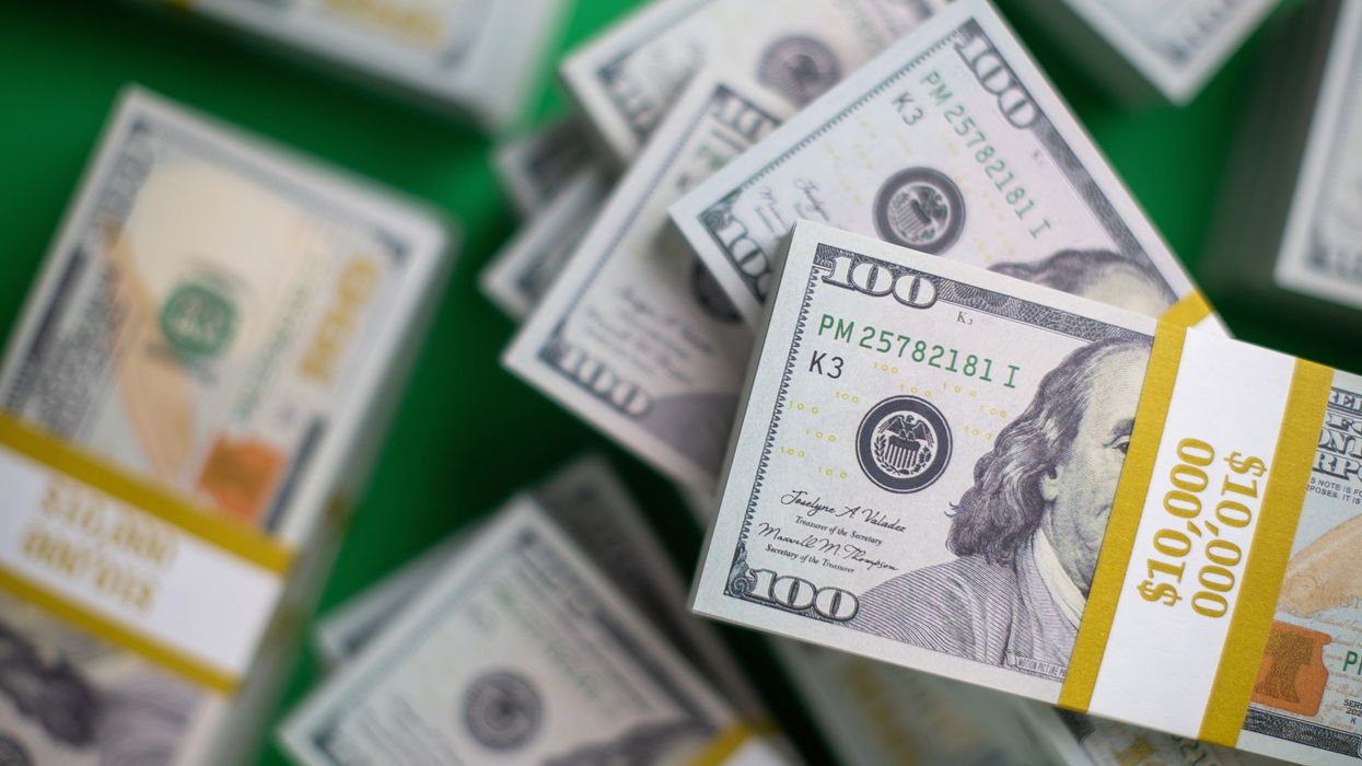 US $100 bill bundles