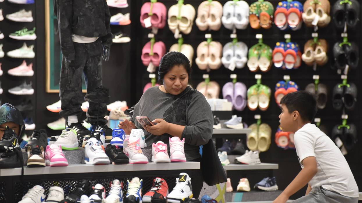 US Consumer Confidence Improves In October