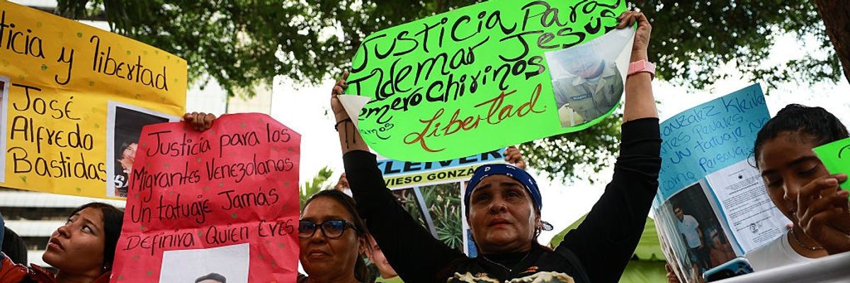 US deportations to El Salvador - Venezuela