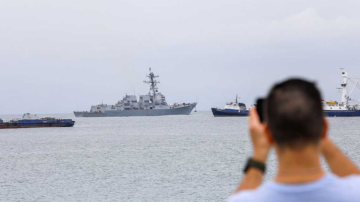 US Navy Destroyer USS Sampson docked in Panama amid regional tensions with Venezuela