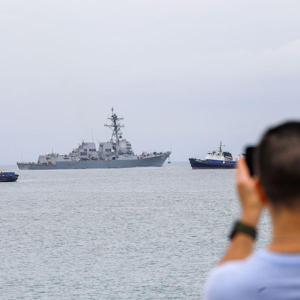 US Navy Destroyer USS Sampson docked in Panama amid regional tensions with Venezuela