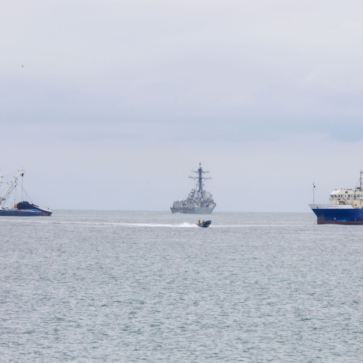 US Navy Destroyer USS Sampson docked in Panama amid regional tensions with Venezuela
