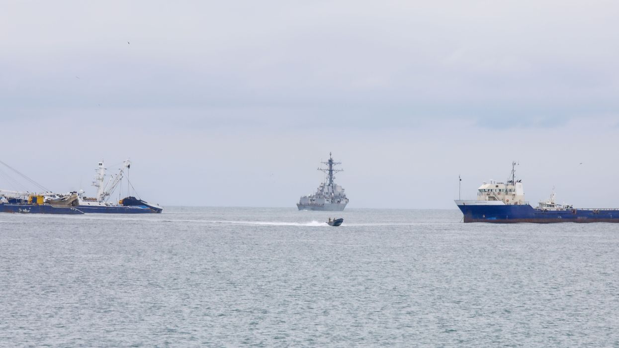 US Navy Destroyer USS Sampson docked in Panama amid regional tensions with Venezuela