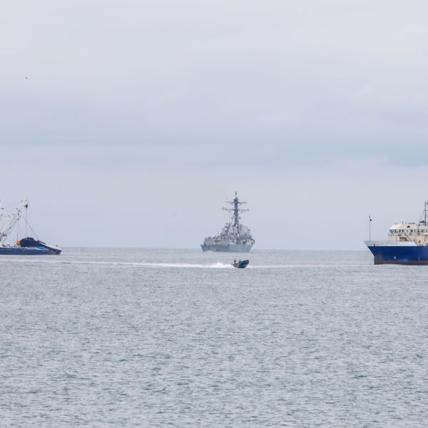 US Navy Destroyer USS Sampson docked in Panama amid regional tensions with Venezuela