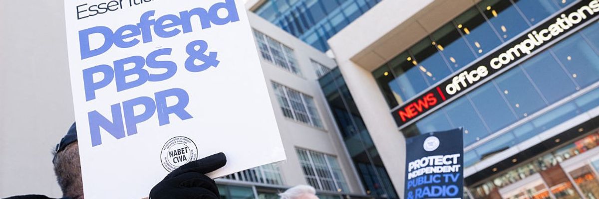 US-POLITICS-MEDIA-PROTEST