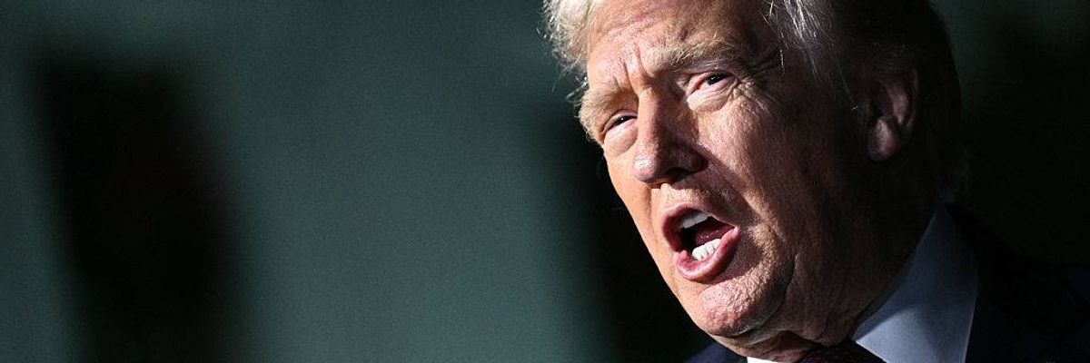 'Merry Christmas!' Declares Trump Moments After Threat to Destroy Broadcasters Who Air Criticism of Him