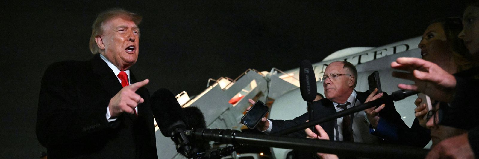 us-president-donald-trump-speaks-to-reporters.jpg?id=68410189&width=1200&height=400&coordinates=0%2C226%2C0%2C1441