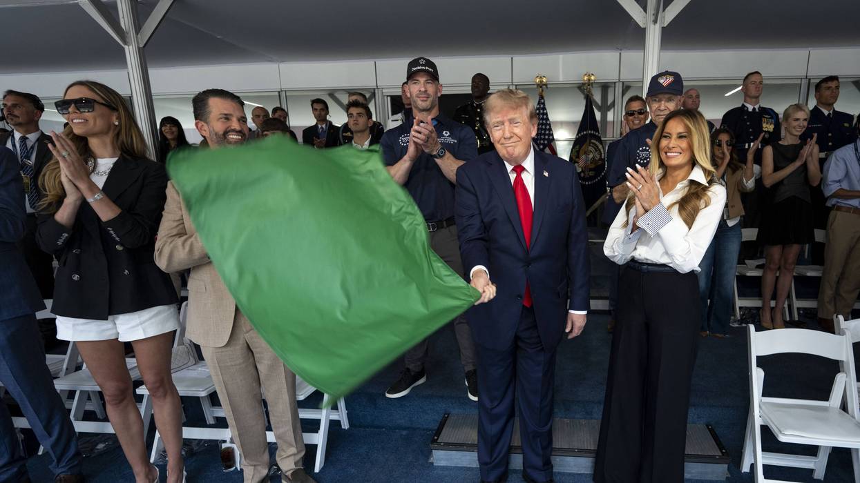 Trump Raked In Up to $15.5 Million From Fossil Fuel Stocks as His War Pushed Up Gas Prices