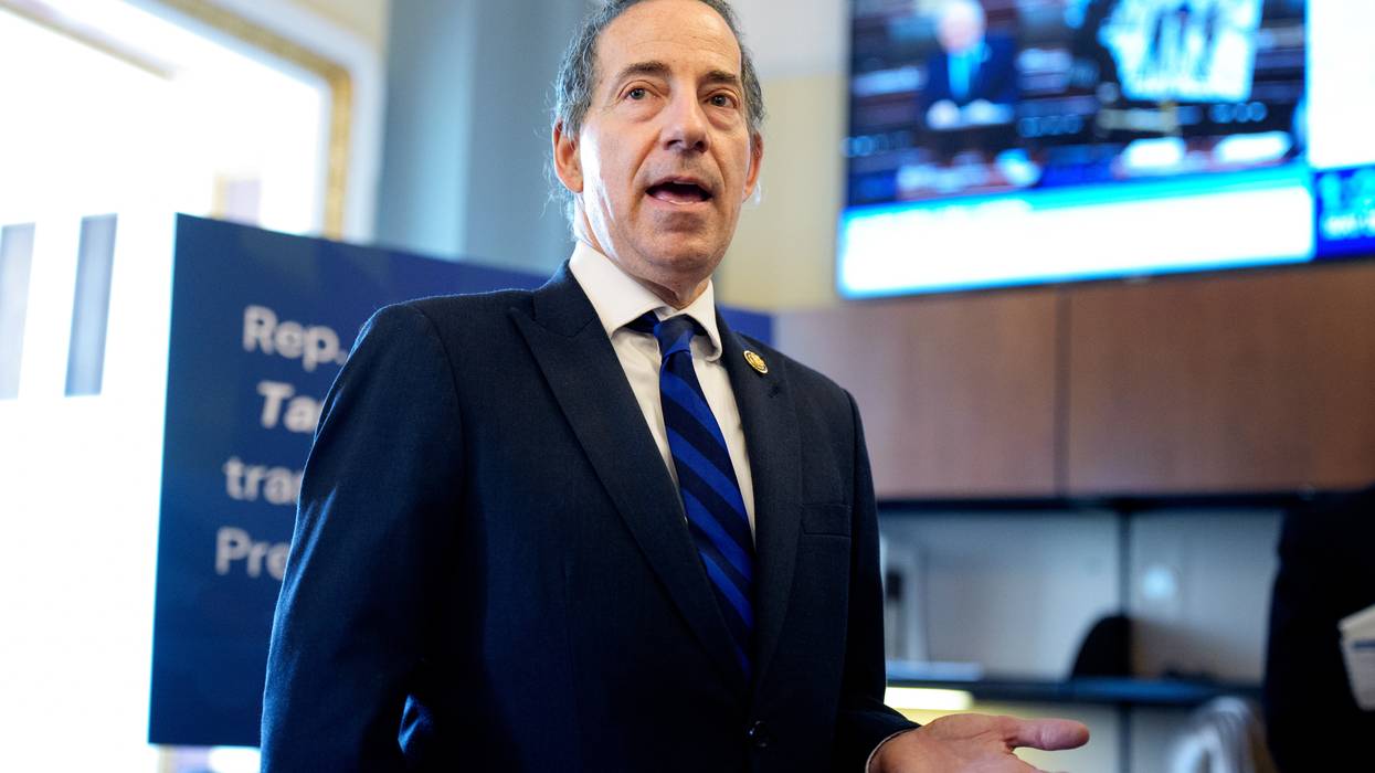 House Dems Launch Probe Into ‘Violent’ ICE Raid of Chicago Apartment Complex