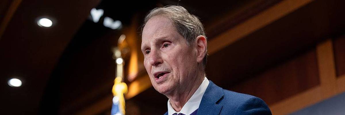 Wyden Denounces 'Highly Questionable' $370 Million Tax Giveaway to Gas Giant by Trump IRS