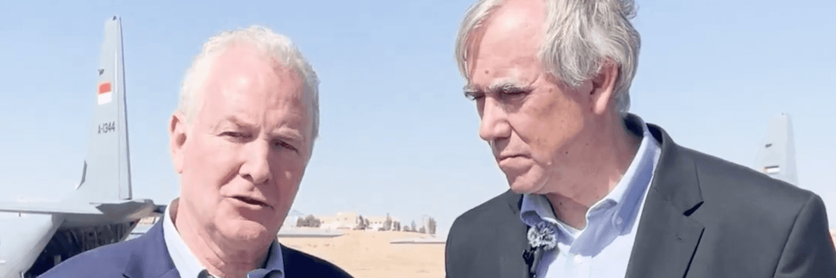 US Sens. Chris Van Hollen (D-Md.) and Jeff Merkley (D-Ore.)