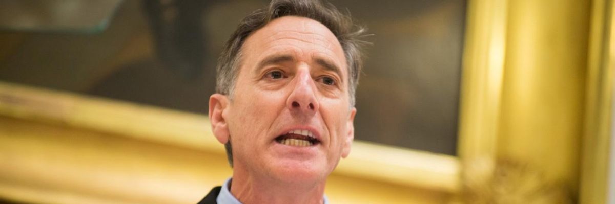 'Huge Ovation': Citing #ExxonKnew, Vermont Governor Calls for Fossil Fuel Divestment