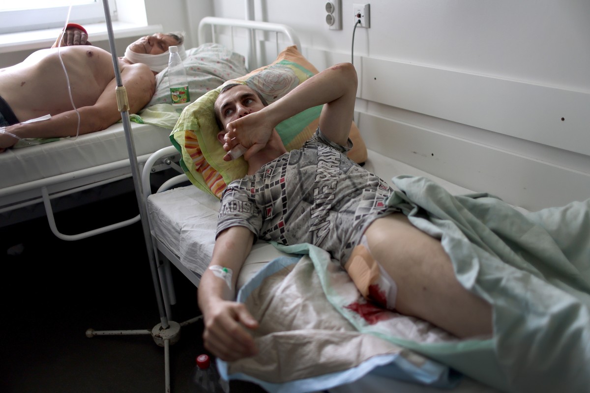 Victims of cluster bomb attack in hospital