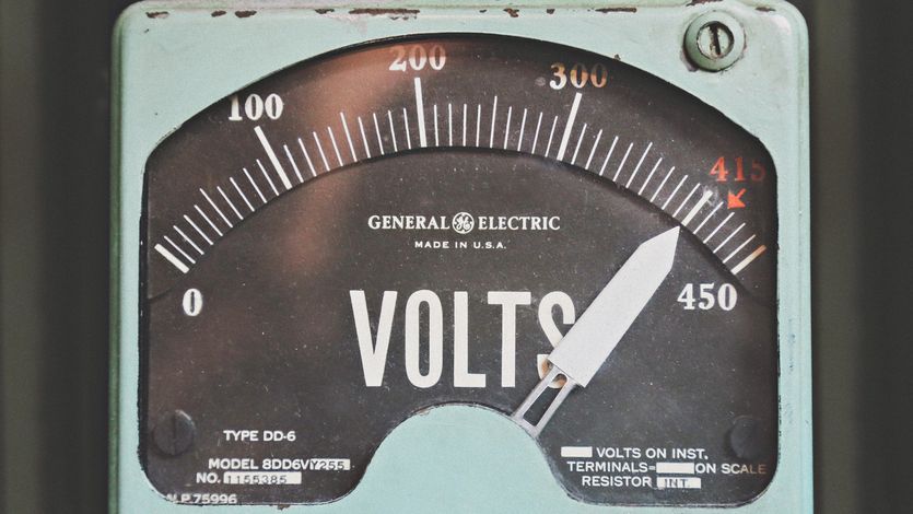 Voltage meter